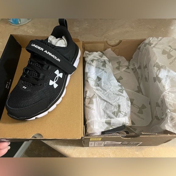 Kids/Youth size 12 wide, Under Armor BPS Assert, black & white, never worn NWT - Picture 5 of 6